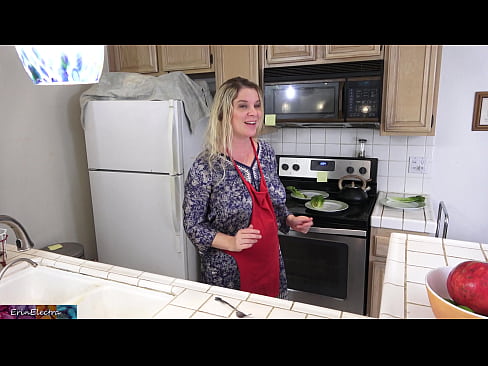 ❤️ Matrigna che lo munge in cucina prima del suo appuntamento ️❌ Slutsal it.novoporn-com.ru ❌