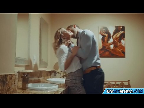 ❤️ Quando una bionda formosa ti seduce in un bagno pubblico ️❌ Slutsal it.novoporn-com.ru ❌